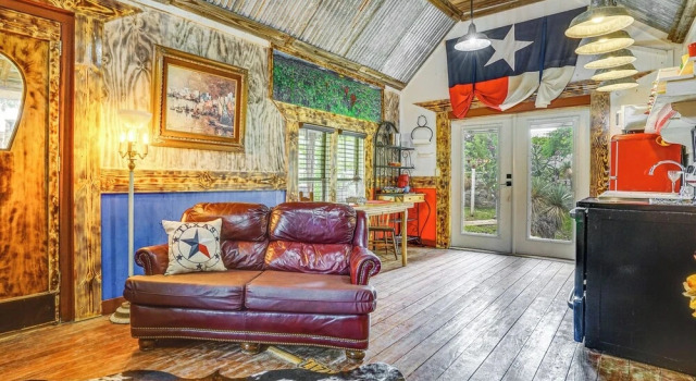Walk to Granbury Square & Beach! texas Cottage, Забронировать Дом для отпуска Гранбери Dallas - Fort Worth Metropolitan Area, рядом с Hood County Jail and Historical Museum