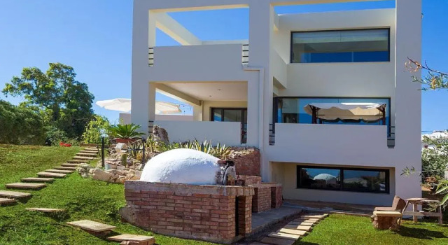 Вилла с 3 комнатами Villa Detoro