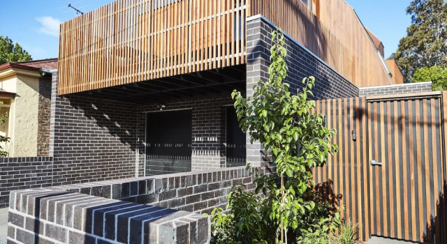3 Level Architecturally Designed House, Varaa Hotelli  