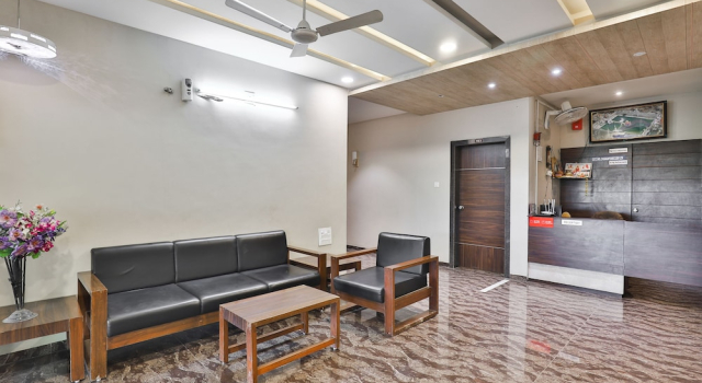 OYO 24028 Hotel Om Palace & Party Plot, Rezerwuj Hotel Bhavnagar Gujarat