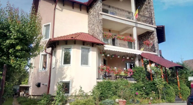 Casa cu flori, Varaa Hotelli Târgu-Mureş 