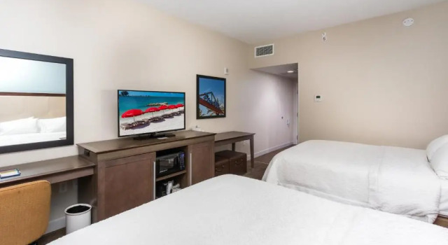 Четырёхместный номер Standard рядом с пляжем Hampton Inn and Suites Clearwater Beach
