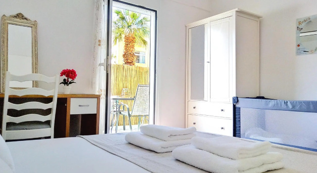 Holiday House Heraklion, Rezerwuj Hotel Hotele w Retimno z parkingiem, Parking