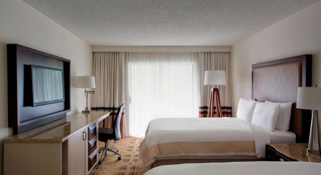 Четырёхместный номер Standard с балконом Sawgrass Marriott Golf Resort & Spa
