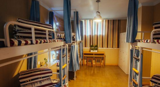 Кровать в общем номере (мужской номер) Yinchuan Floating International Youth Hostel (Xinhua Street Drum Tower Branch)
