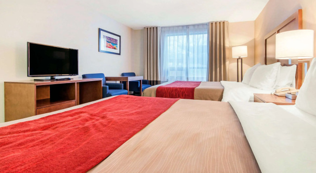 Четырёхместный номер Standard Comfort Inn Fallsview