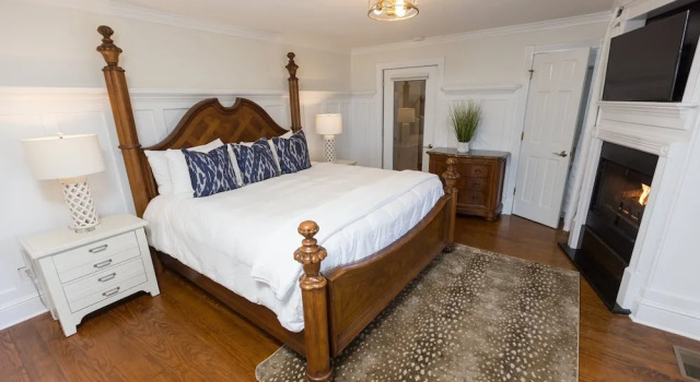 Люкс c 1 комнатой с видом на воду The Burrus House Inn Waterfront Suites
