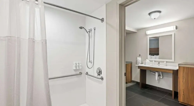 Четырёхместный номер Standard с видом на город The Penn Stroud, Stroudsburg - Poconos, an Ascend Collection Hotel