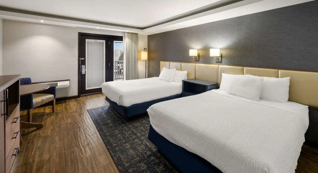 Четырёхместный номер Standard с видом на реку Best Western - Freeport Inn