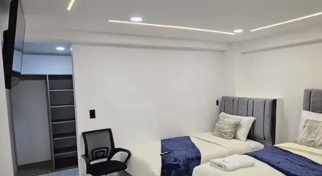 Трёхместный номер Standard Hotel West Inn