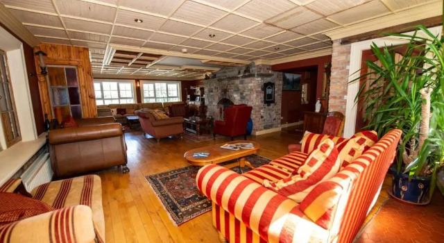 Dulrush Lodge Guest House and Self Catering, Book Pension Hoteller i Fermanagh County med parkering, Parkering