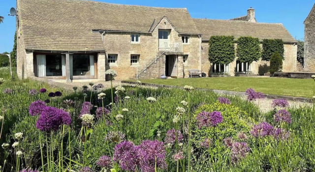 Stunning 6 Bedroom Riverside Barn Cotswold Mill