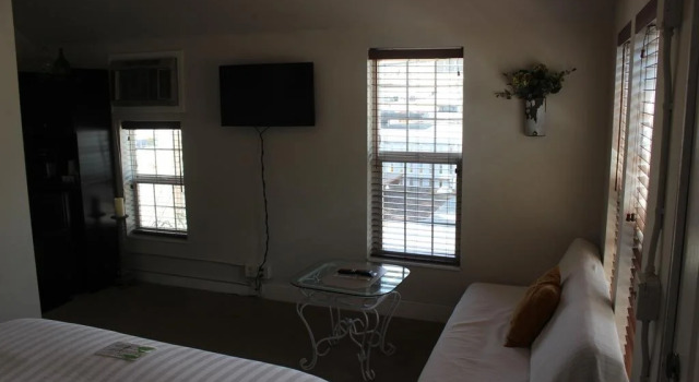 Deep Water Inn, Book Mini-hotel Chelan Washington (state)