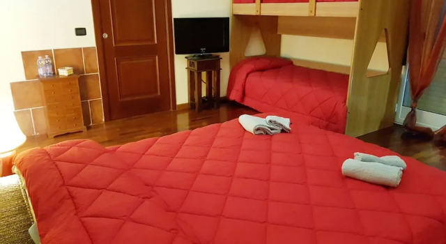 Четырёхместный номер Superior с балконом B&B Welcome