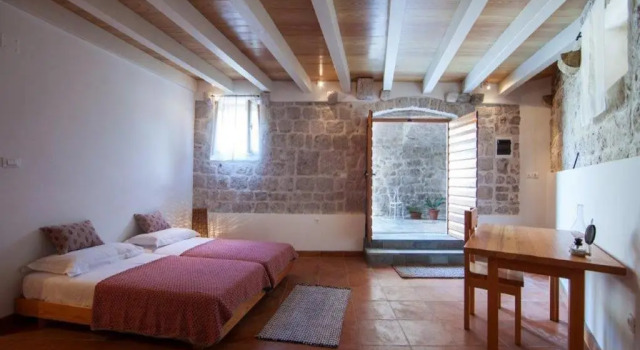 Коттедж Authentic Stone House Kut
