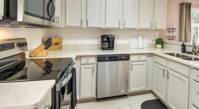 Апартаменты Soothing Savannah Townhome With Patio!