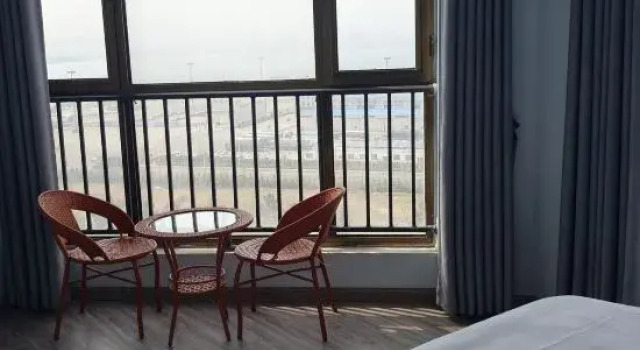 Люкс Мансарда с балконом и с видом на море Palm Bay Hotel