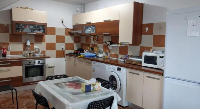 Apartament 5 camere cu balcon Costinesti plaja 5 minute Nucilor 6