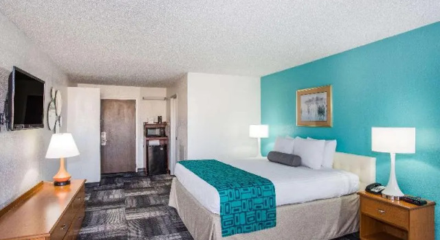 Номер Standard с балконом Howard Johnson by Wyndham Winter Haven FL