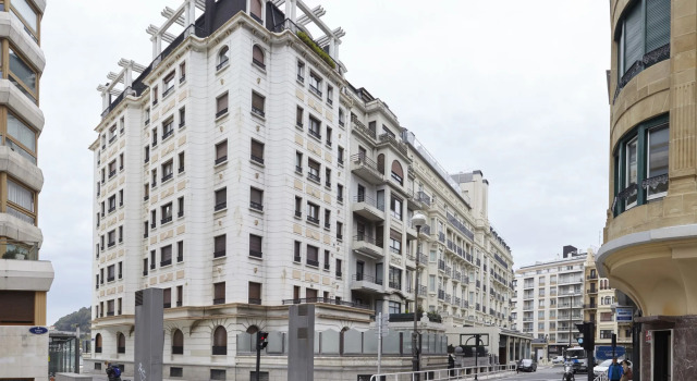 Zubiri Plaza Apartment by FeelFree Rentals, Rezerwuj Apartament Hotele w Baskonia z parkingiem, Parking