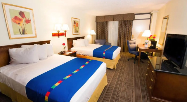 Четырёхместный номер Standard Park Inn By Radisson Sharon