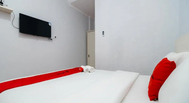 Двухместный номер Standard RedDoorz Syariah near Stasiun LRT Bumi Sriwijaya