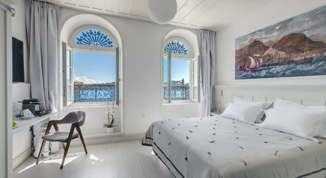 Люкс с видом на море Skylight - 1873 Seafront Luxury Suites on the Harbor, City Center