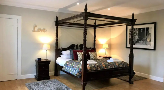 Cherry Blossom Cottage, Rezervați Casă de vacanță Hoteluri SPA în Cupar, SPA