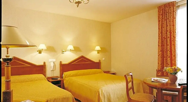 Семейный номер Standard Hostellerie des Trois Pigeons, Paray-le-Monial
