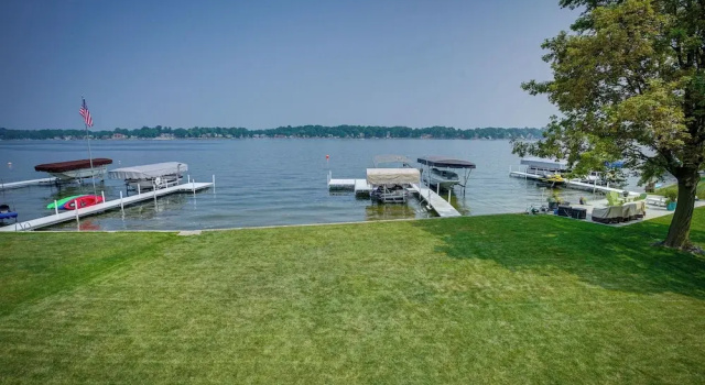 Коттедж с 4 комнатами Lakefront Syracuse Home w/ Deck & Private Dock!