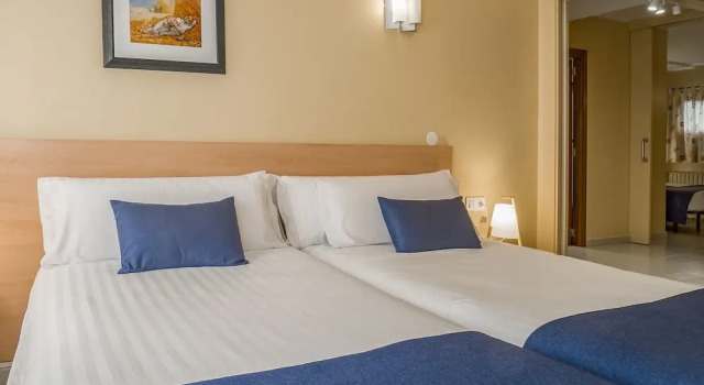 Семейные апартаменты с 2 комнатами Apartaments Del Meligar