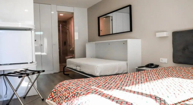 Трёхместный номер Standard Hotel Avenida