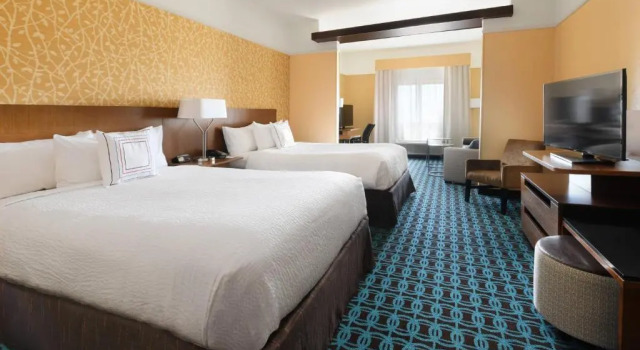 Четырёхместный люкс Fairfield Inn & Suites by Marriott Fort Worth South/Burleson