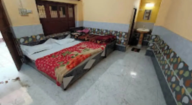 Номер Deluxe Goroomgo Laxmi Bhawan Dharamshala Mathura