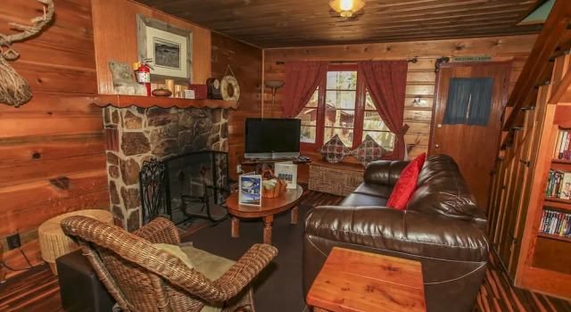 A Sweet Pine Cabin -  3Br/1BA/WiFi/Roku/Netflix, Забронировать Дом для отпуска Отели в центре Биг-Бэар-Сити, в центре