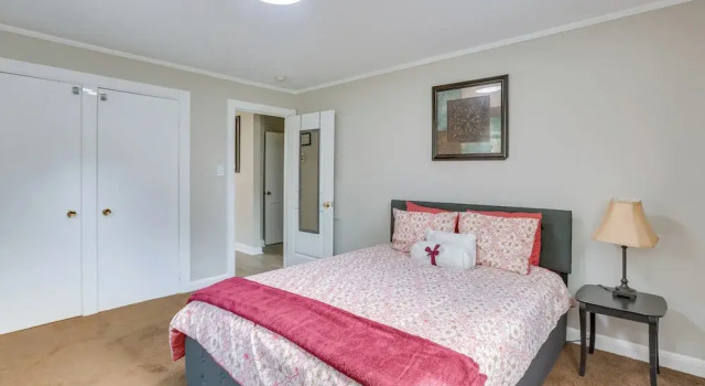 Cozy Greensboro Vacation Rental w/ Deck & Fire Pit, Rezervasyon Tatil Evi Greensboro Kuzey Karolina