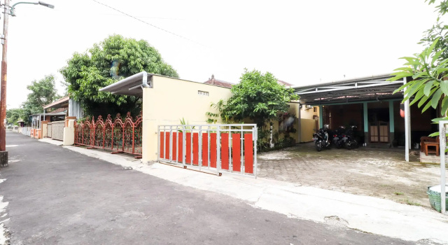 Pesindenan 21, Boek Hotel Hotels in Kraton met parkeren, Parkeren