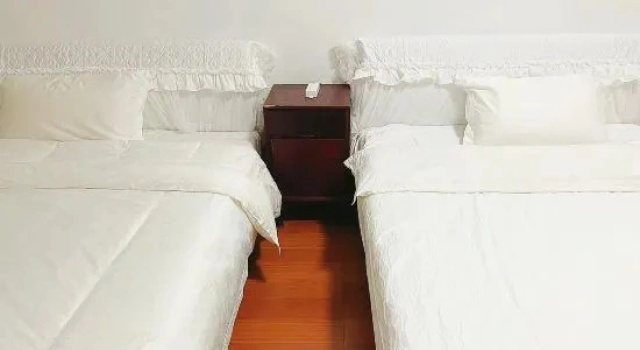 Кровать в общем номере Wujingyuan Chinese Inn