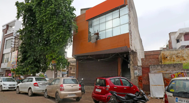 OYO 19002 Alpine Residency, Varaa Hotelli Faridabad Haryana