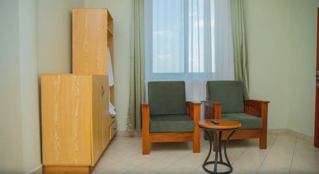 Семейный номер Standard с балконом и с видом на город Ekhaya Crescent Hotel