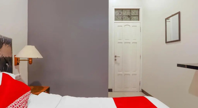Двухместный номер Economy Gangnam Style Residence Mitra RedDoorz near MERR Surabaya