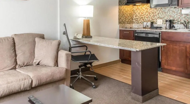 Номер Standard MainStay Suites Pittsburgh Airport