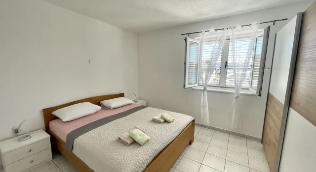 Sea View House for 4