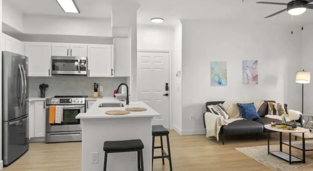 Апартаменты Classic CozySuites at Chandler
