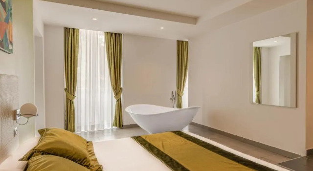 Четырёхместный номер Trevi Palace Hotel