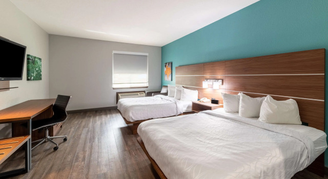 Четырёхместный номер Standard Best Western Plus Bowie Inn & Suites