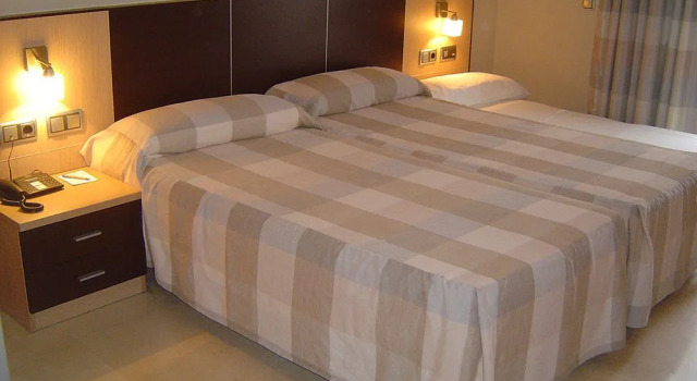 Hotel Flamingo, Забронировать Отель Ла-Амполья El Baix Ebre, рядом с Capellans Beach