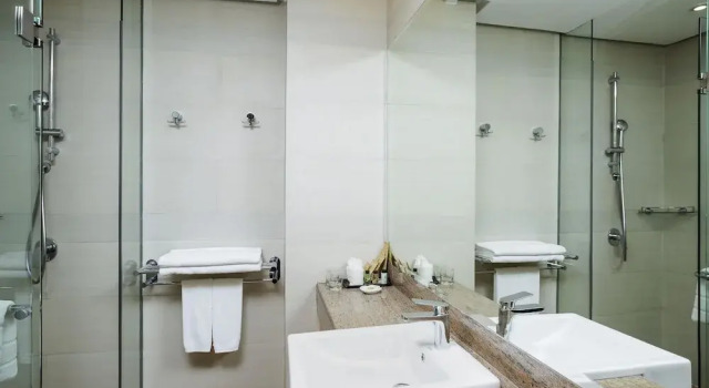 Двухместный номер Deluxe с балконом Mercure Yangon Kaba Aye