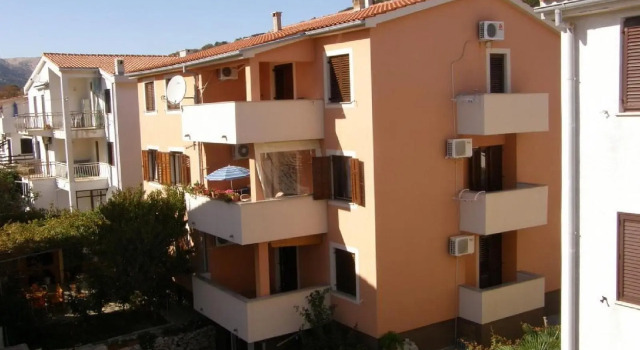 Dujmovic Zeljka - Two Bedroom No.2, Prenota Hotel Hotel a Isole Quarnerine con parcheggio, Parcheggio