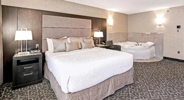 Люкс с балконом Best Western Plus Banff International Lodge